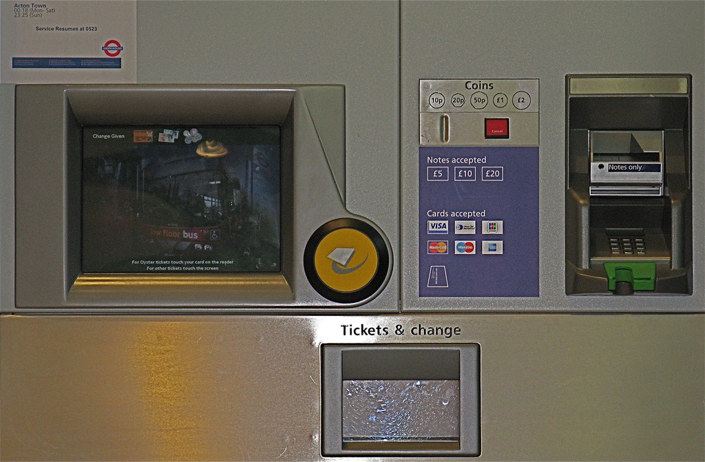 Máquina do Oyster Card no metrô