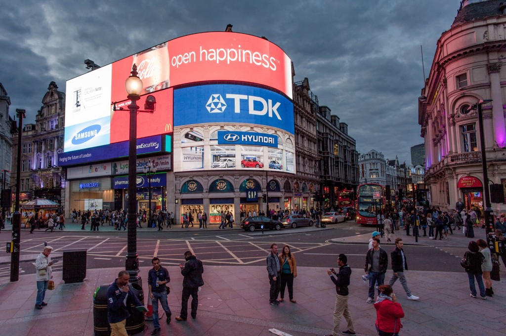 Piccadilly Circus, um dos principais pontos turísticos de Londres