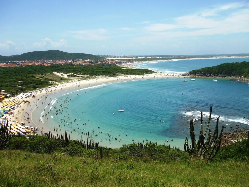 Praia das Conchas e Praia do Peró, ao fundo