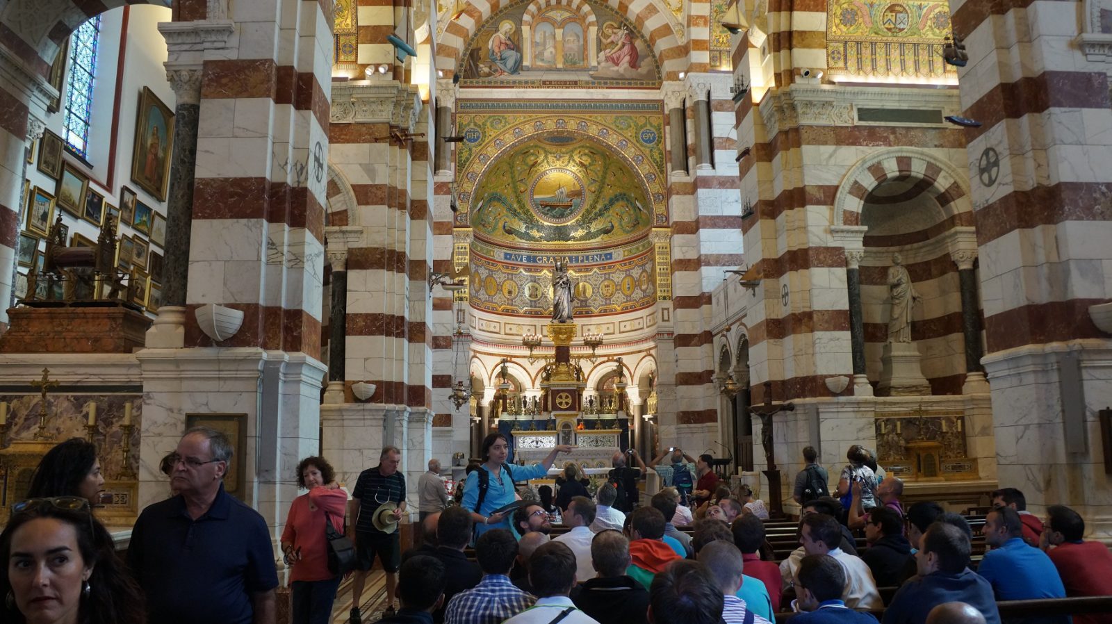 Interior da basílica de Notre Dame