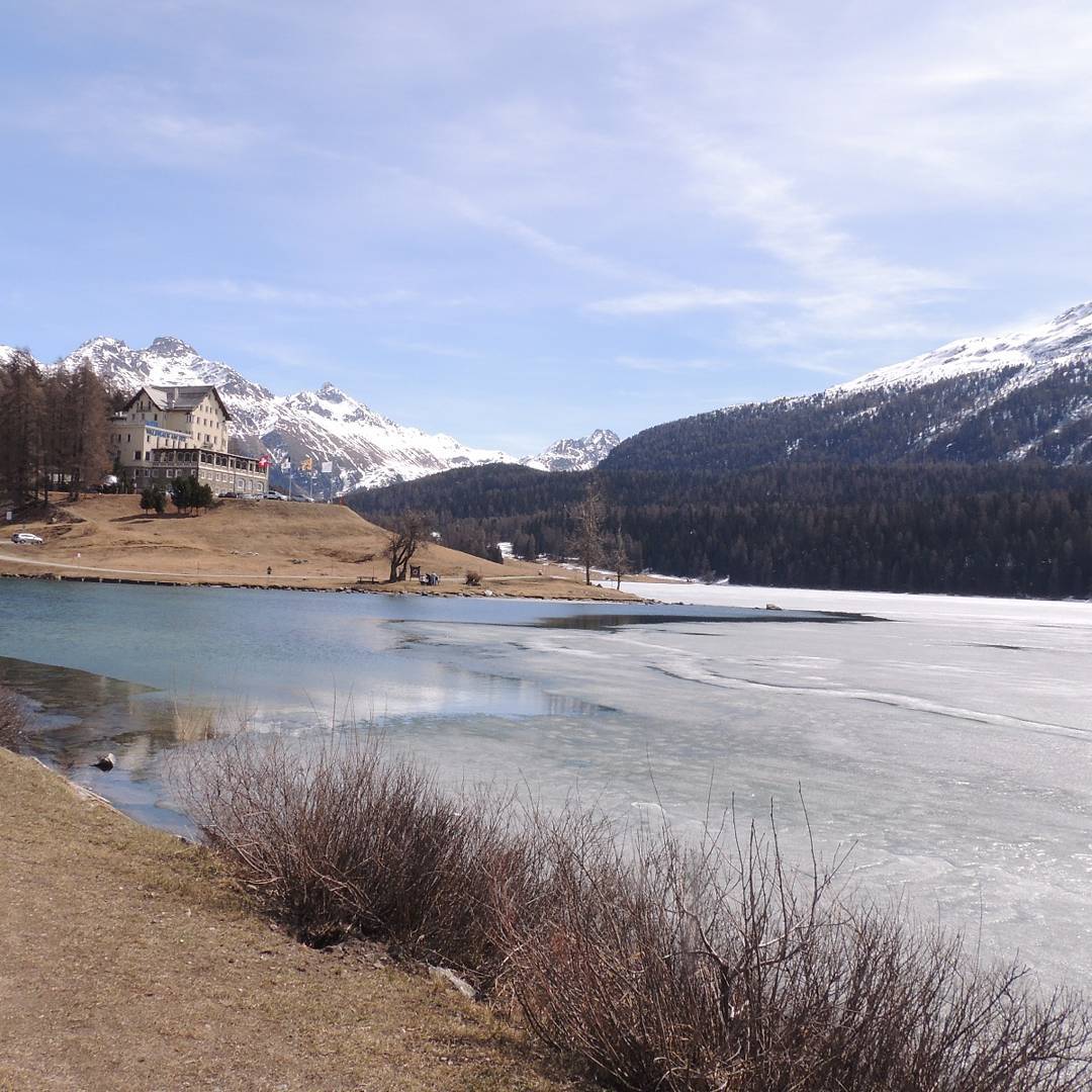 Lago descongelando em St. Moritz